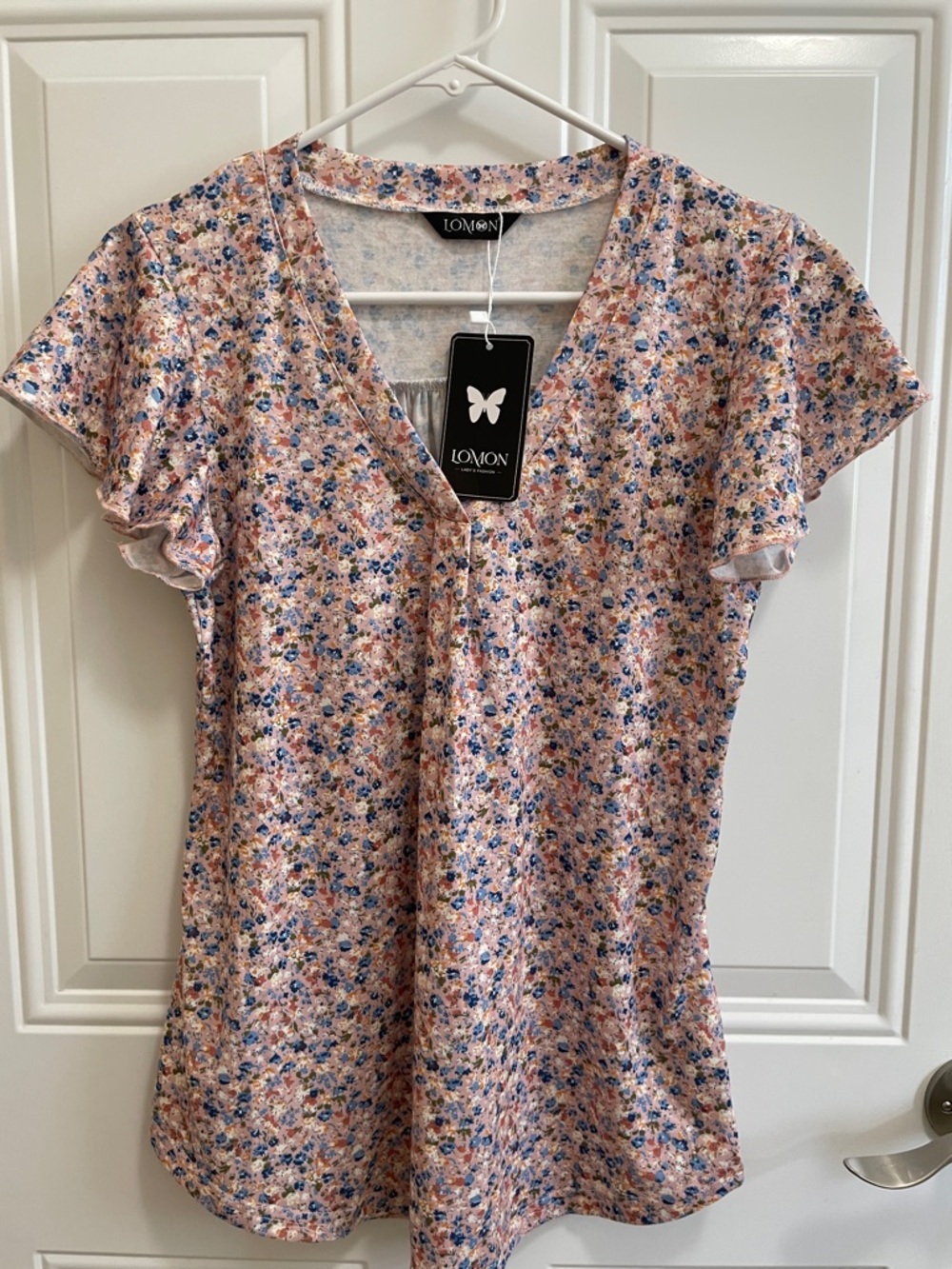 Lomon Pink Blue Cream Floral V-Neck Flutter Sleeve Blouse. NWT . Size small.
